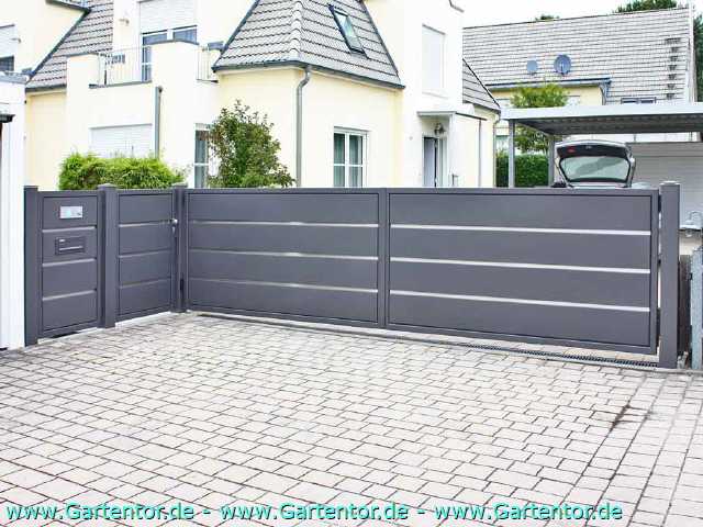 Hoftor aus Metall, blickdicht, zweiflügelig, elektrisch